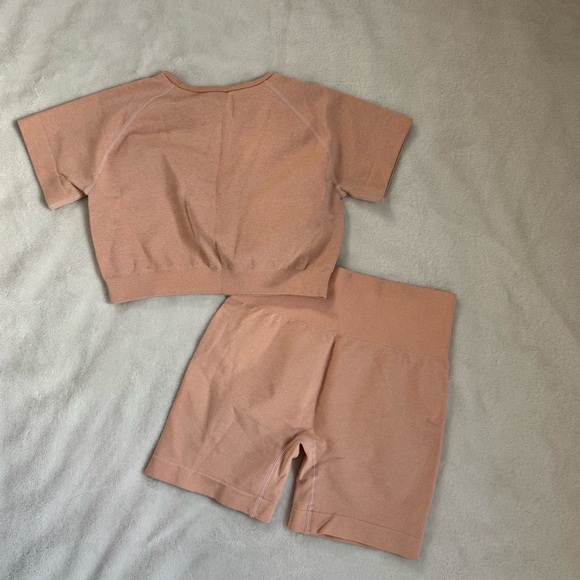 Peach Workout Set - Picture 3 of 3